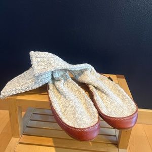 Acorn Slipper Sock. Women’s 7.5-8.5, men’s 6-7